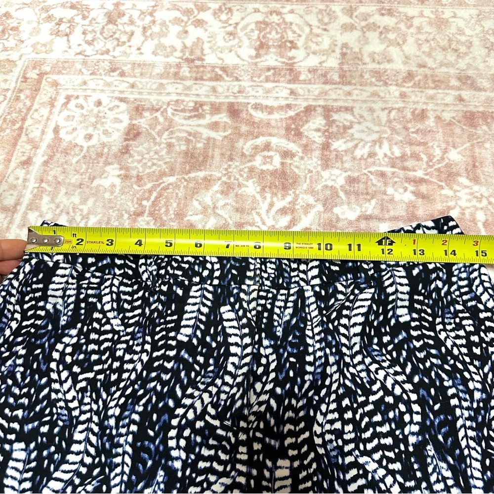 White House Black Market Patterned Shorts - Picture 7 of 8